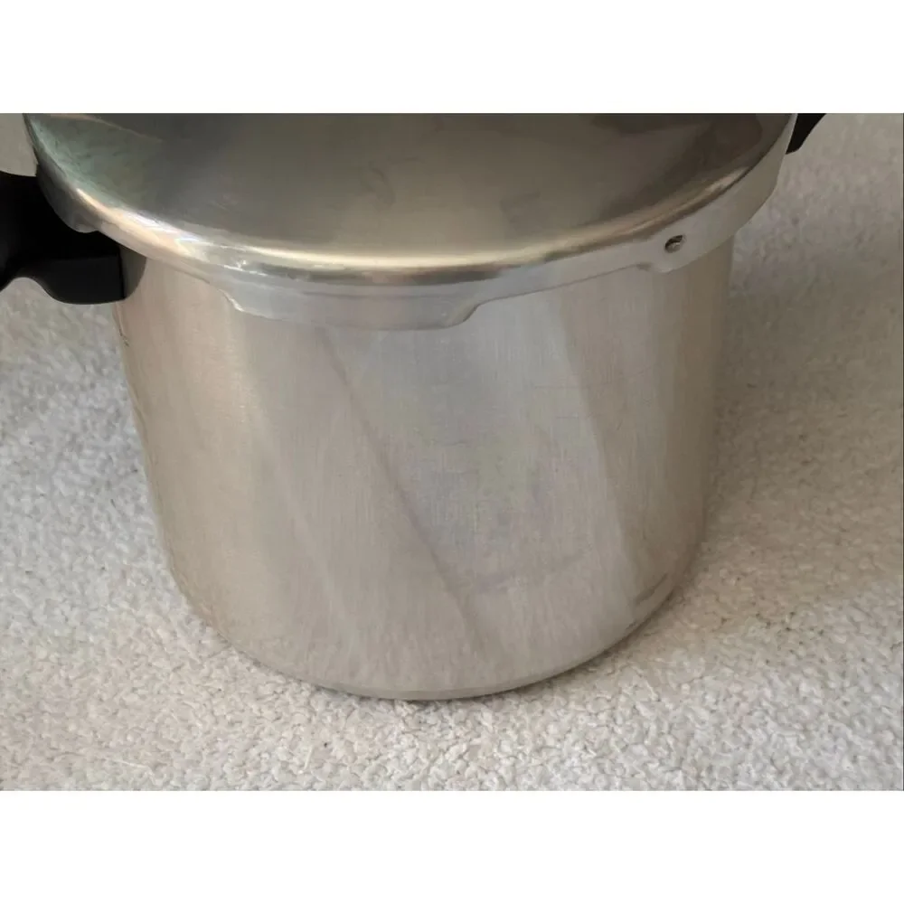 Denmark Pressure Cooker 6Quart / 5.6 Liter Polished Aluminum Model Y20-7(6)-00